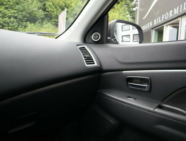 mitsubishi-asx-diesel-2011-big-19