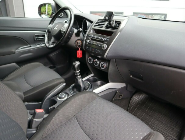 mitsubishi-asx-diesel-2011-big-9