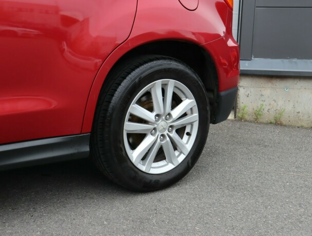 mitsubishi-asx-diesel-2011-big-20