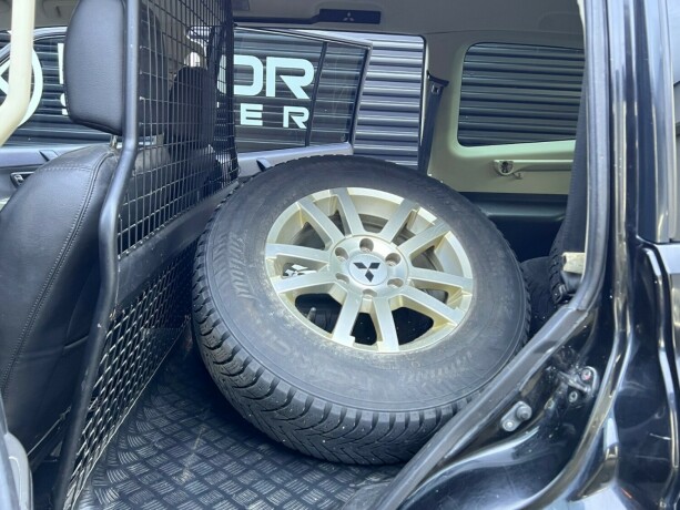 mitsubishi-pajero-diesel-2014-big-28