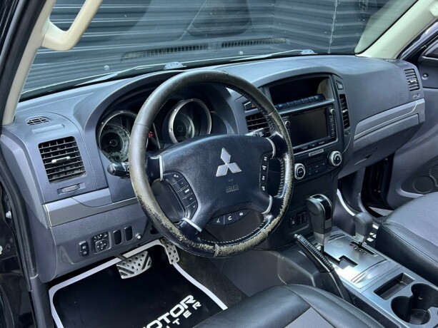 mitsubishi-pajero-diesel-2014-big-8