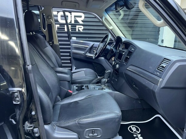 mitsubishi-pajero-diesel-2014-big-26