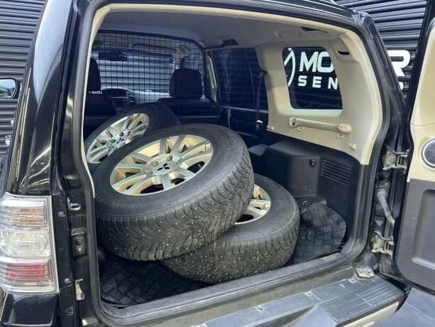 mitsubishi-pajero-diesel-2014-big-30