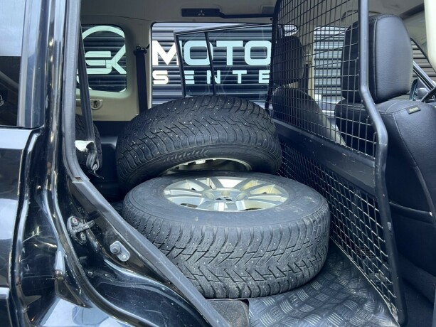 mitsubishi-pajero-diesel-2014-big-27