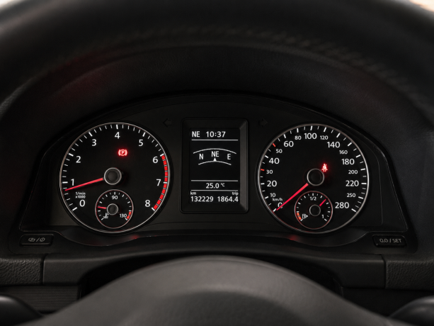 volkswagen-scirocco-bensin-2014-big-11