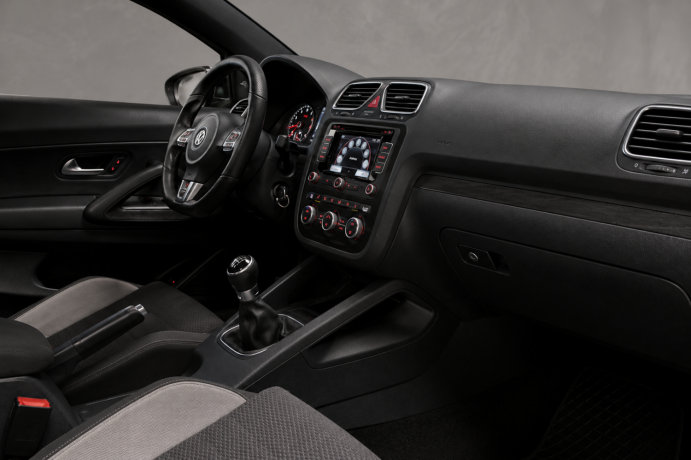 volkswagen-scirocco-bensin-2014-big-4
