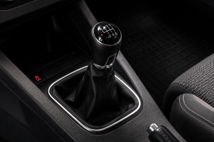 volkswagen-scirocco-bensin-2014-big-15