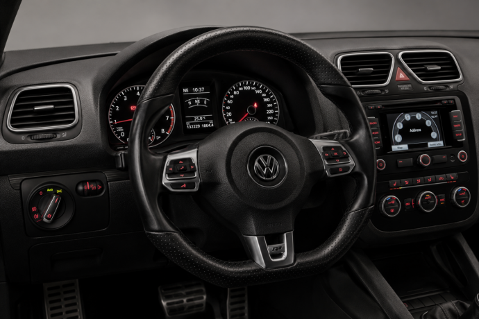 volkswagen-scirocco-bensin-2014-big-9