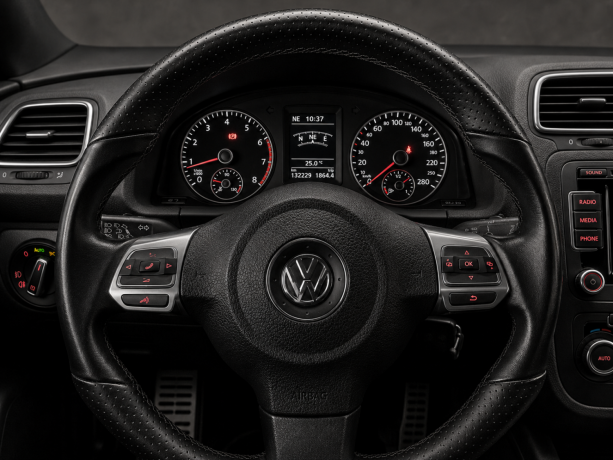 volkswagen-scirocco-bensin-2014-big-10