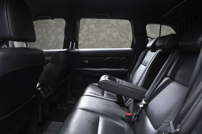 mitsubishi-outlander-elektrisitetbensin-2019-big-24
