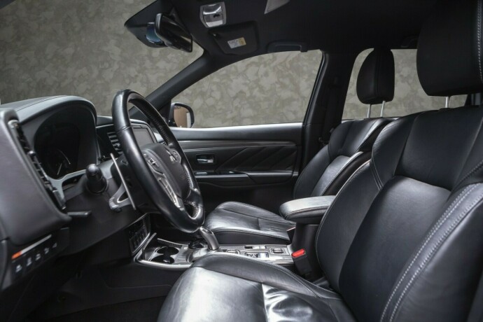 mitsubishi-outlander-elektrisitetbensin-2019-big-22
