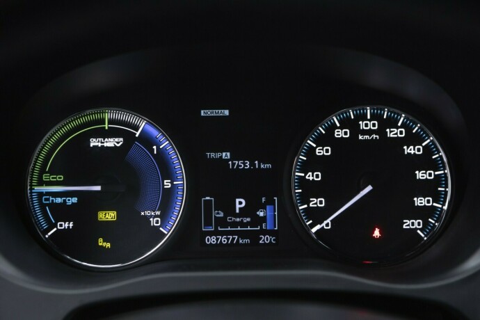 mitsubishi-outlander-elektrisitetbensin-2019-big-13
