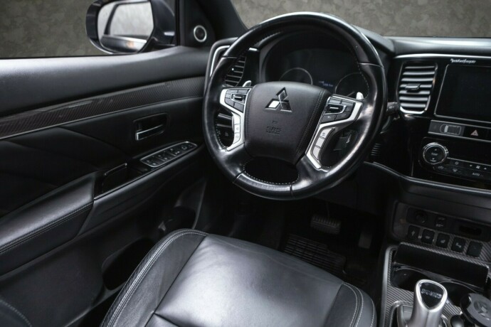 mitsubishi-outlander-elektrisitetbensin-2019-big-26