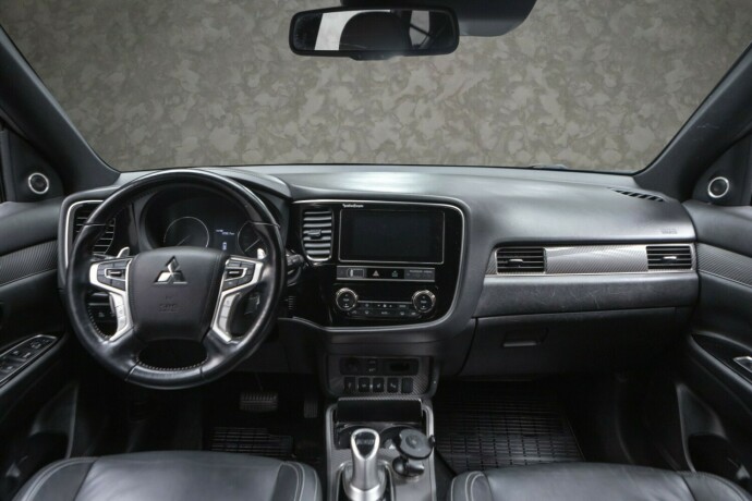 mitsubishi-outlander-elektrisitetbensin-2019-big-25