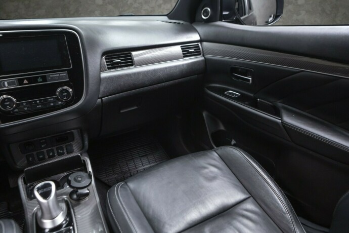 mitsubishi-outlander-elektrisitetbensin-2019-big-27