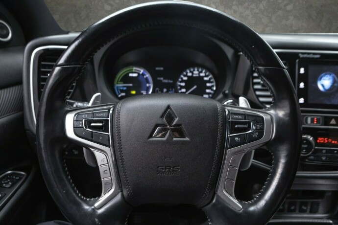 mitsubishi-outlander-elektrisitetbensin-2019-big-10