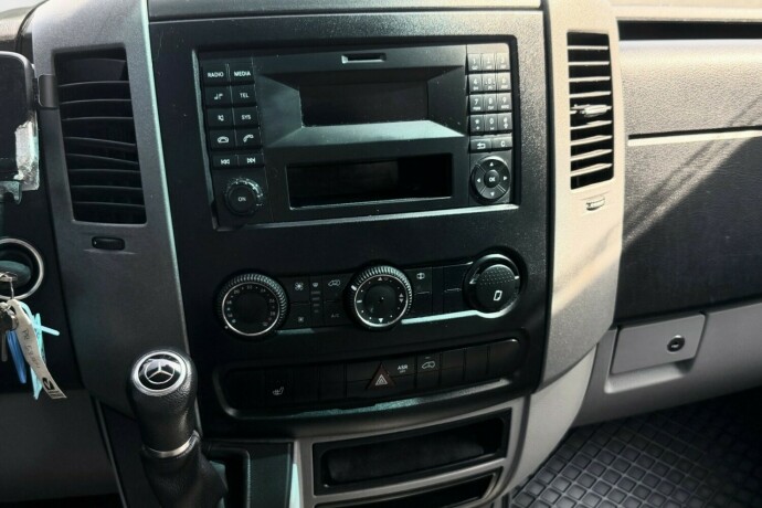 mercedes-benz-sprinter-diesel-2016-big-23