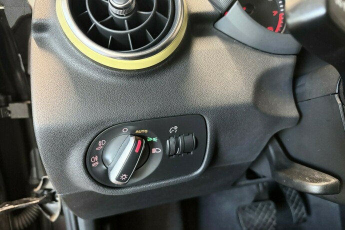 audi-a1-bensin-2012-big-17