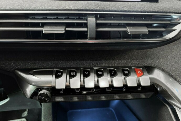 peugeot-5008-bensin-2018-big-18