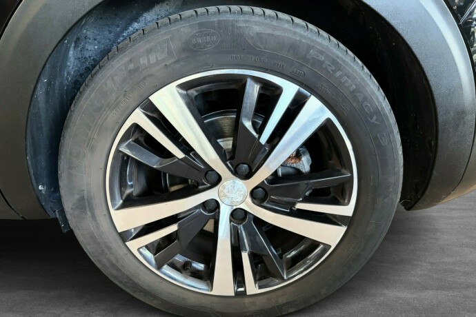 peugeot-5008-bensin-2018-big-27