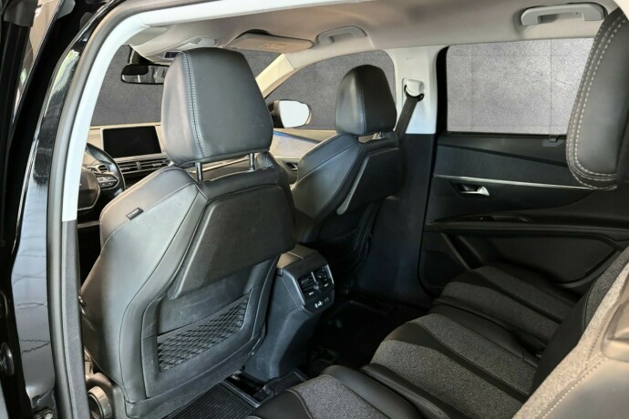 peugeot-5008-bensin-2018-big-10
