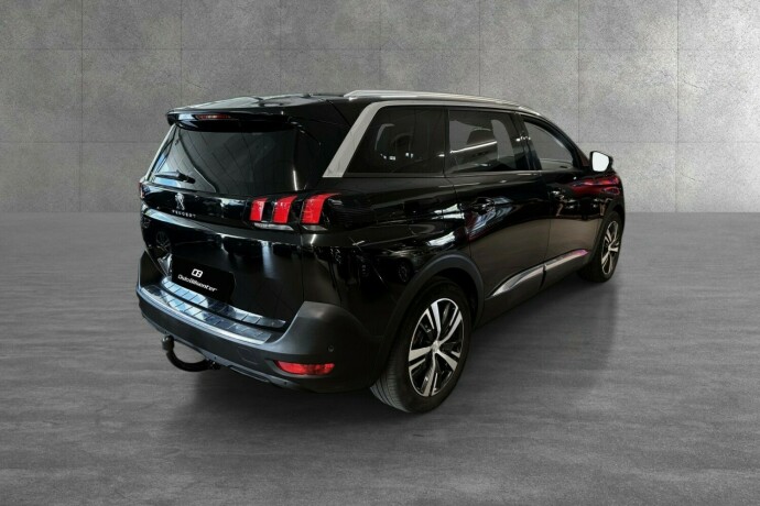 peugeot-5008-bensin-2018-big-6