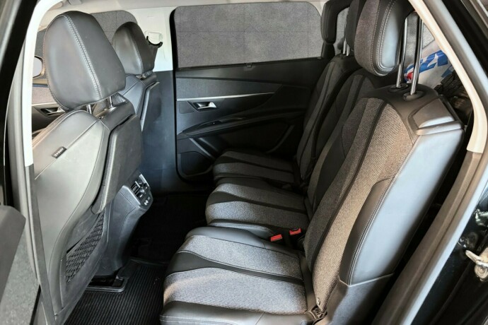 peugeot-5008-bensin-2018-big-9
