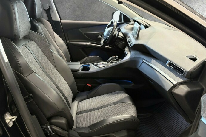peugeot-5008-bensin-2018-big-16