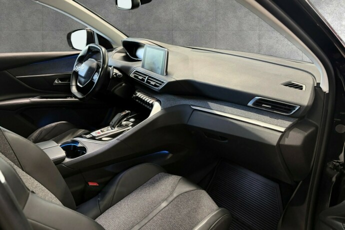 peugeot-5008-bensin-2018-big-14