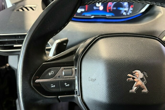 peugeot-5008-bensin-2018-big-25