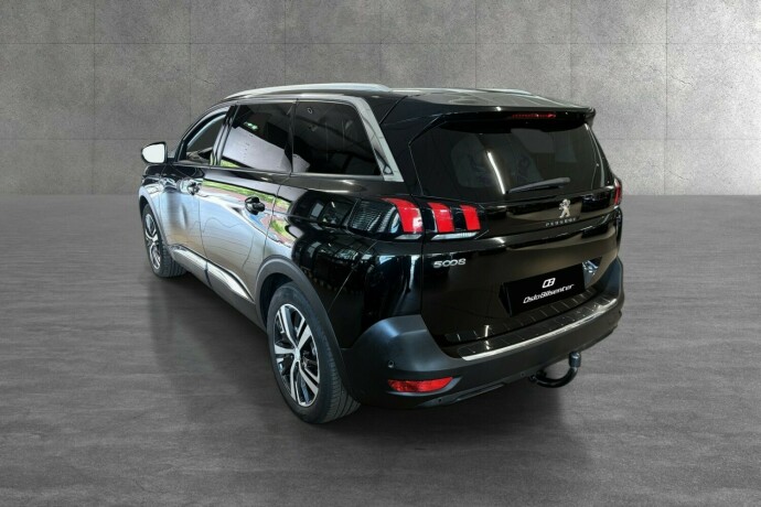 peugeot-5008-bensin-2018-big-3