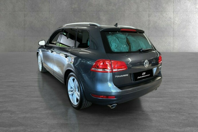 volkswagen-touareg-diesel-2012-big-3