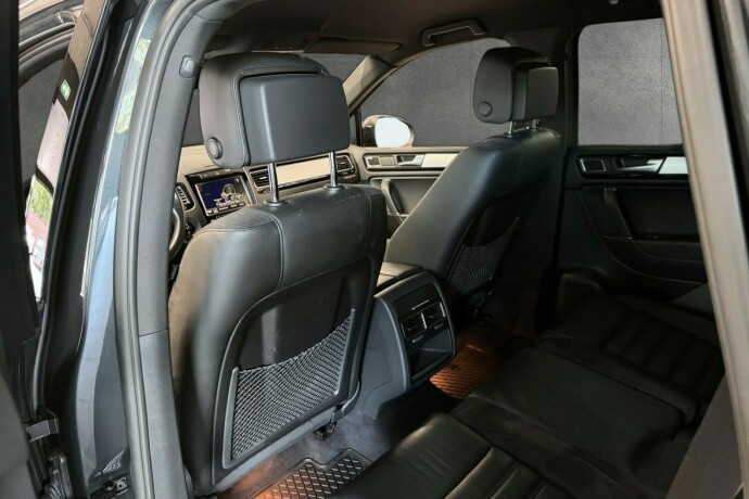 volkswagen-touareg-diesel-2012-big-21
