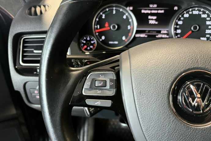 volkswagen-touareg-diesel-2012-big-15