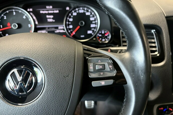 volkswagen-touareg-diesel-2012-big-16
