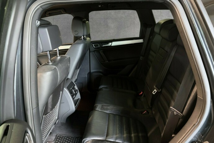 volkswagen-touareg-diesel-2012-big-22
