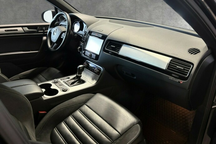 volkswagen-touareg-diesel-2012-big-26