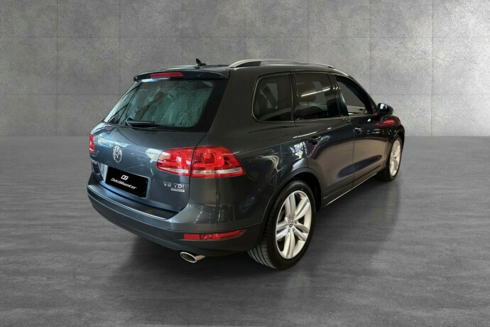 volkswagen-touareg-diesel-2012-big-5