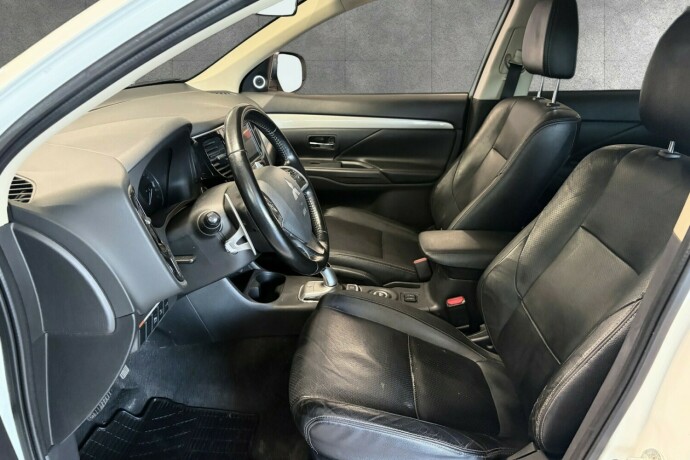 mitsubishi-outlander-elektrisitetbensin-2014-big-9