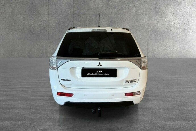 mitsubishi-outlander-elektrisitetbensin-2014-big-21