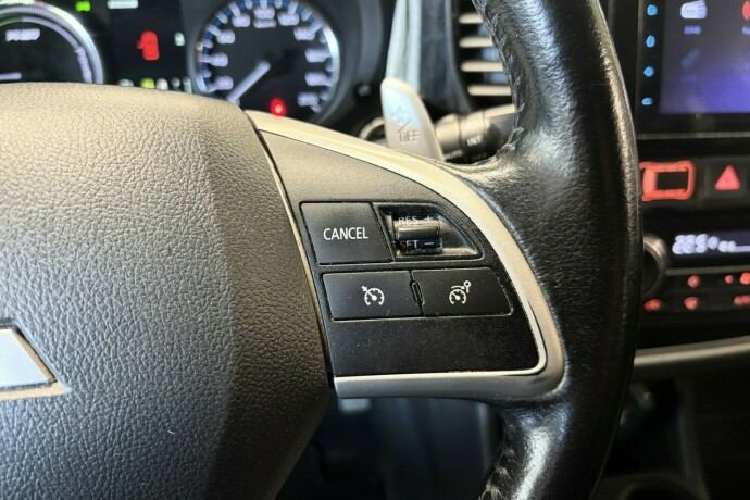 mitsubishi-outlander-elektrisitetbensin-2014-big-14