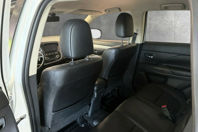 mitsubishi-outlander-elektrisitetbensin-2014-big-5