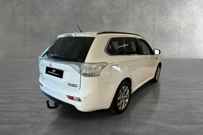 mitsubishi-outlander-elektrisitetbensin-2014-big-26