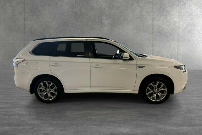 mitsubishi-outlander-elektrisitetbensin-2014-big-24