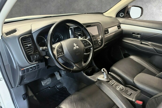 mitsubishi-outlander-elektrisitetbensin-2014-big-2