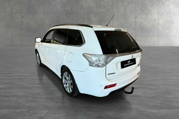 mitsubishi-outlander-elektrisitetbensin-2014-big-23