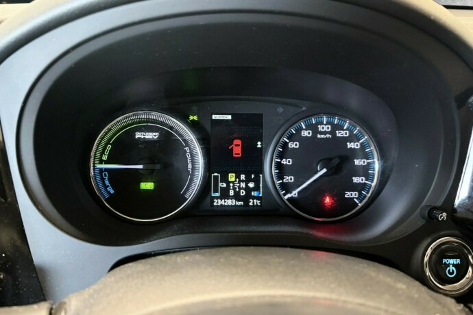 mitsubishi-outlander-elektrisitetbensin-2014-big-15