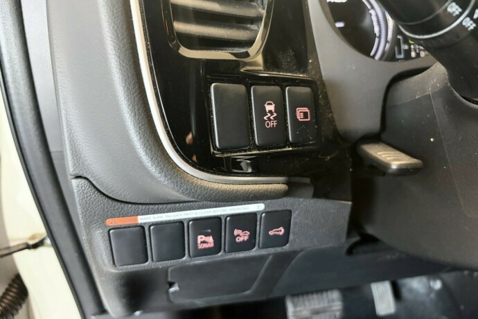mitsubishi-outlander-elektrisitetbensin-2014-big-17