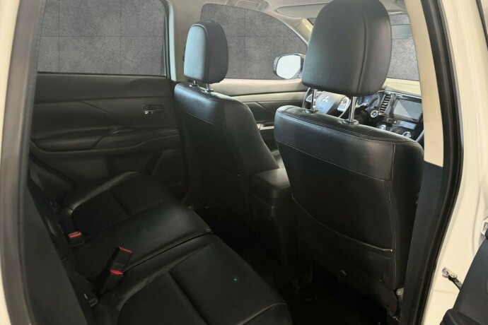 mitsubishi-outlander-elektrisitetbensin-2014-big-6