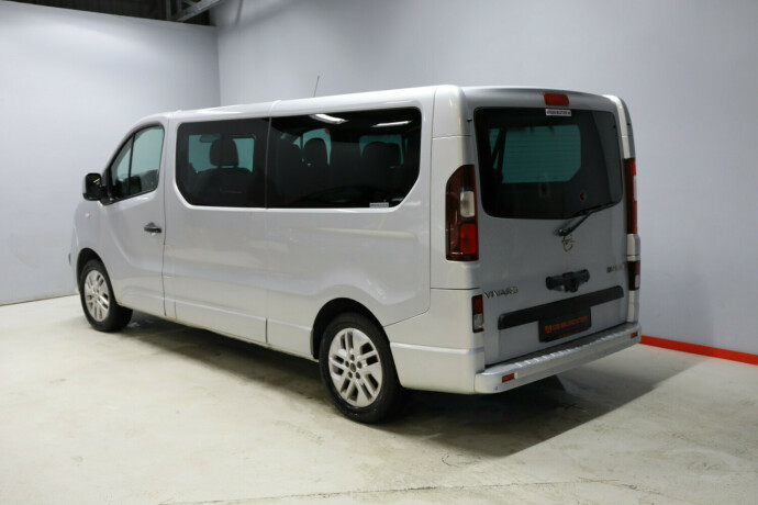 opel-vivaro-diesel-2017-big-11